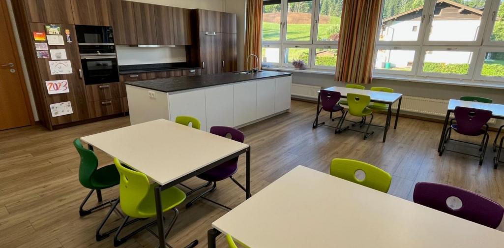 Schulküche und Speisesaal