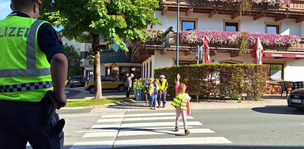 Überqueren von Zebrastreifen